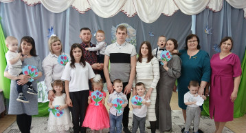 Встречав клубе с родителями, посвящённая празднику весны. Встречав клубе с родителями, посвящённая празднику весны.